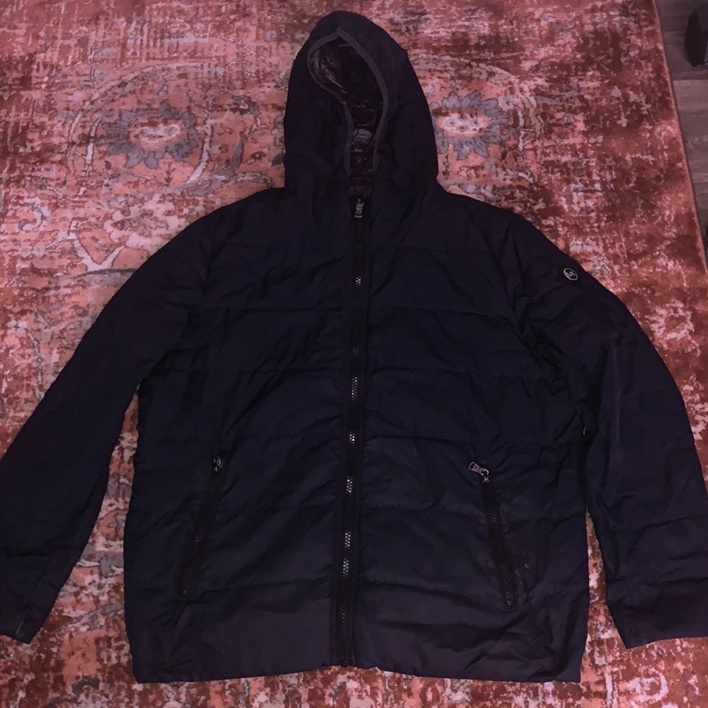 Lightweight Michael Kors puffer jacket in black. Size XL